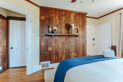 The Farmhouse at Wellington: Waynesboro, Sleeps 12