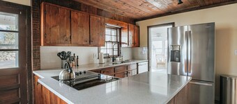 The Farmhouse at Wellington: Waynesboro, Sleeps 12
