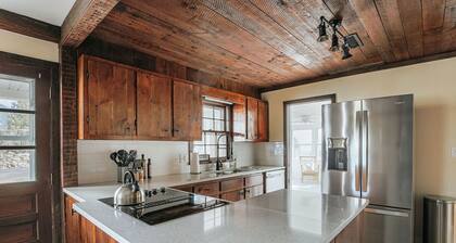 The Farmhouse at Wellington: Waynesboro, Sleeps 12