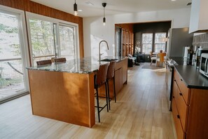 Réfrigérateur, micro-ondes, four, lave-vaisselle