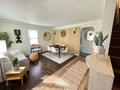 Cozy 4BR & 2 Bath-CLE, BW, IX Center-walkout basement - firepit - dog friendly!