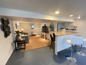 Dining - Cozy 5BR & 2 Bath-CLE, BW, IX Center-walkout basement - firepit - dog friendly! (Berea)