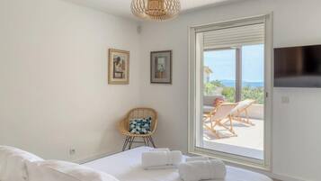 3 chambres, fer et planche Ă repasser, Wi-Fi, draps fournis