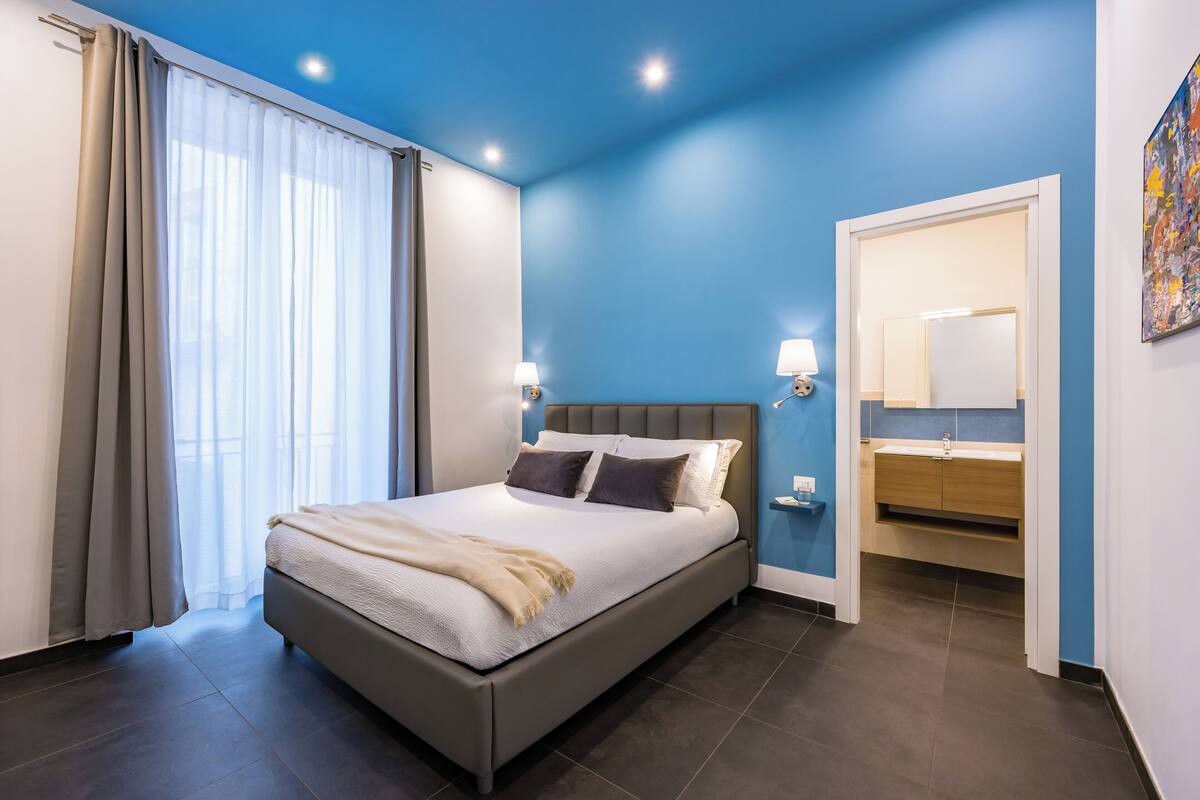Business Room | 1 bedroom, down comforters, memory foam beds, in-room safe