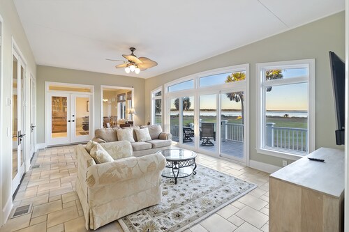 STUNNING Oceanfront Home! Golf & Ocean Views, Hot Tub, Golf Cart, Pool Access!