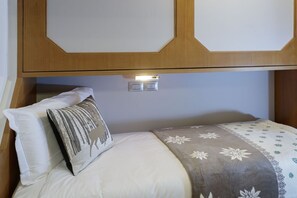 4 dormitorios, tabla de planchar con plancha, wifi y ropa de cama