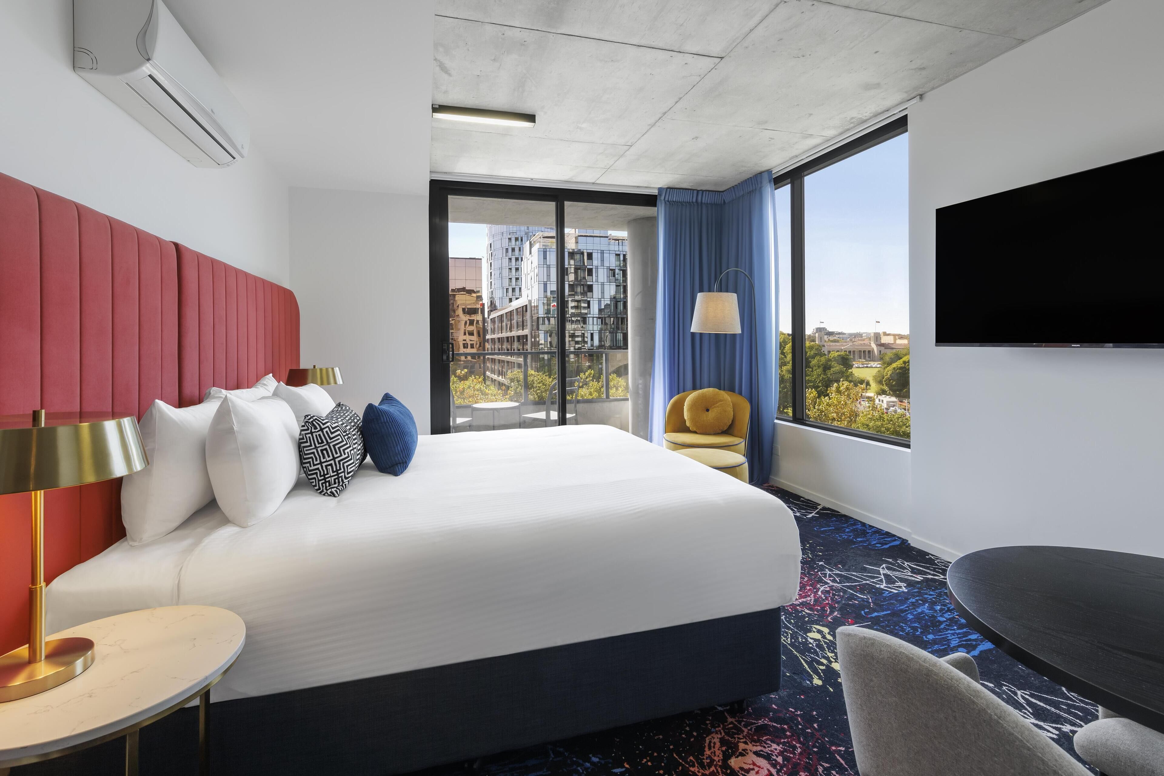 Caja de seguridad en la habitación y escritorio 