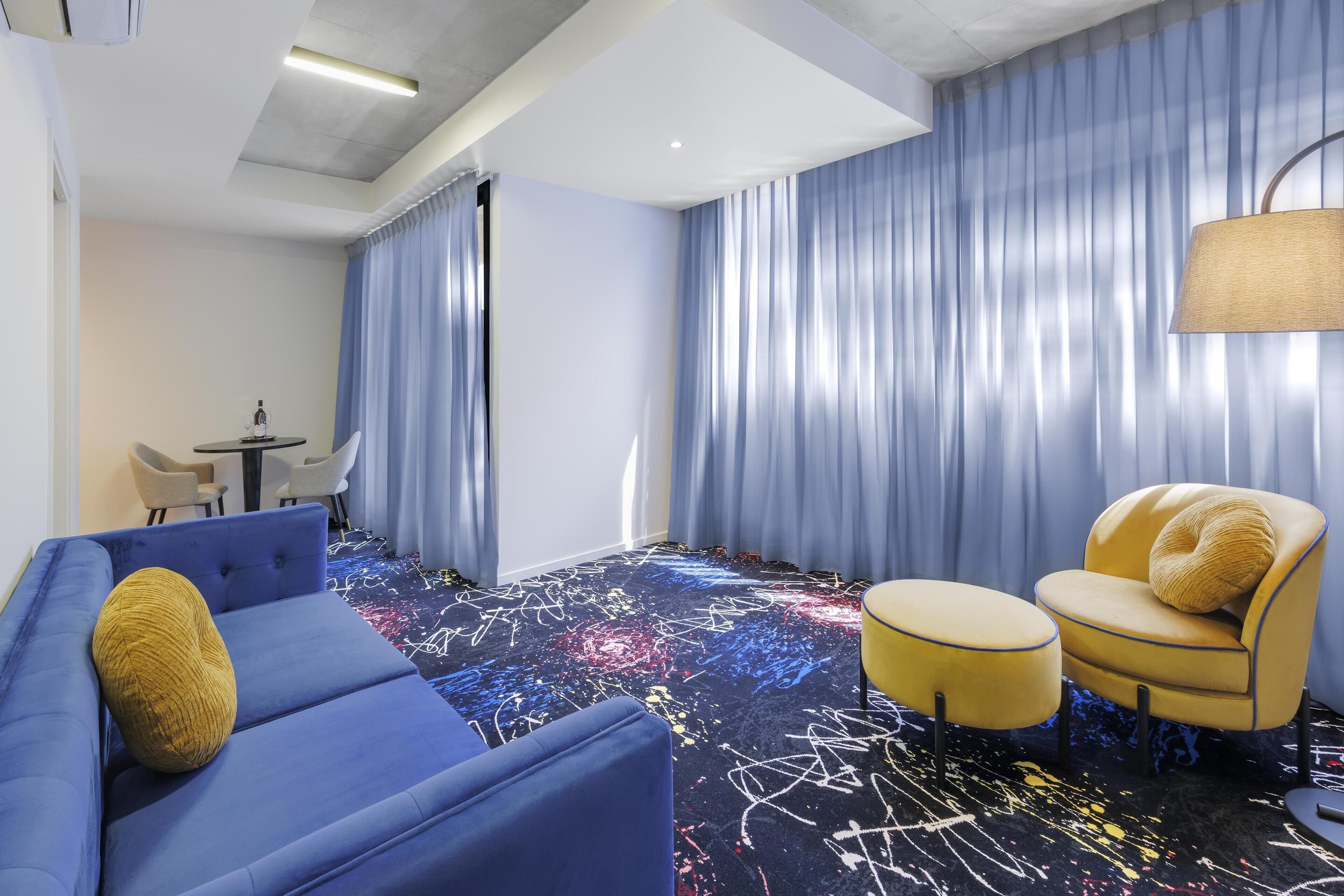 Photo - Oaks Melbourne St Kilda Road Hotel