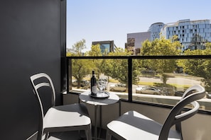 Apartamento clásico, 2 habitaciones, balcón | Terraza o patio
