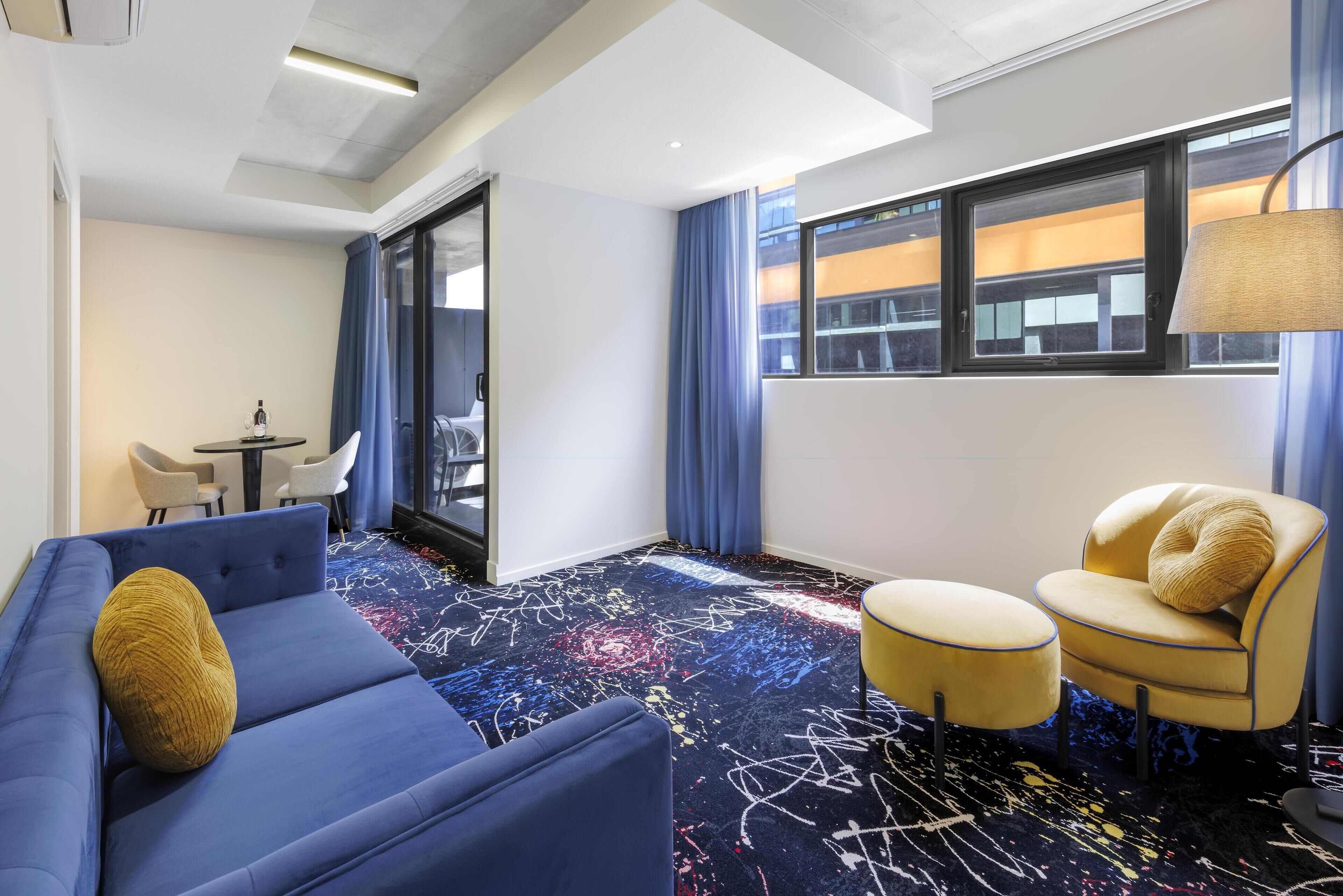 Photo - Oaks Melbourne St Kilda Road Hotel