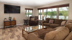 Smart TV - Lakefront Getaway Near Munising & Trails- Sleeps 10 (Manistique)