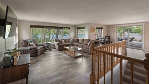 Smart TV - Lakefront Getaway Near Munising & Trails- Sleeps 10 (Manistique)