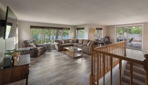 Smart TV - Lakefront Getaway Near Munising & Trails- Sleeps 10 (Manistique)