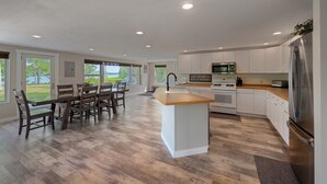 Coffee/tea maker, fridge, microwave, oven - Lakefront Getaway Near Munising & Trails- Sleeps 10 (Manistique)