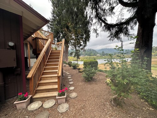 The Lewis River Salmon Shores - Waterfront View & Fishing,  Book It Now!