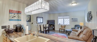 Walkable Lead Condo: 5 Mi to Terry Peak Ski Area!