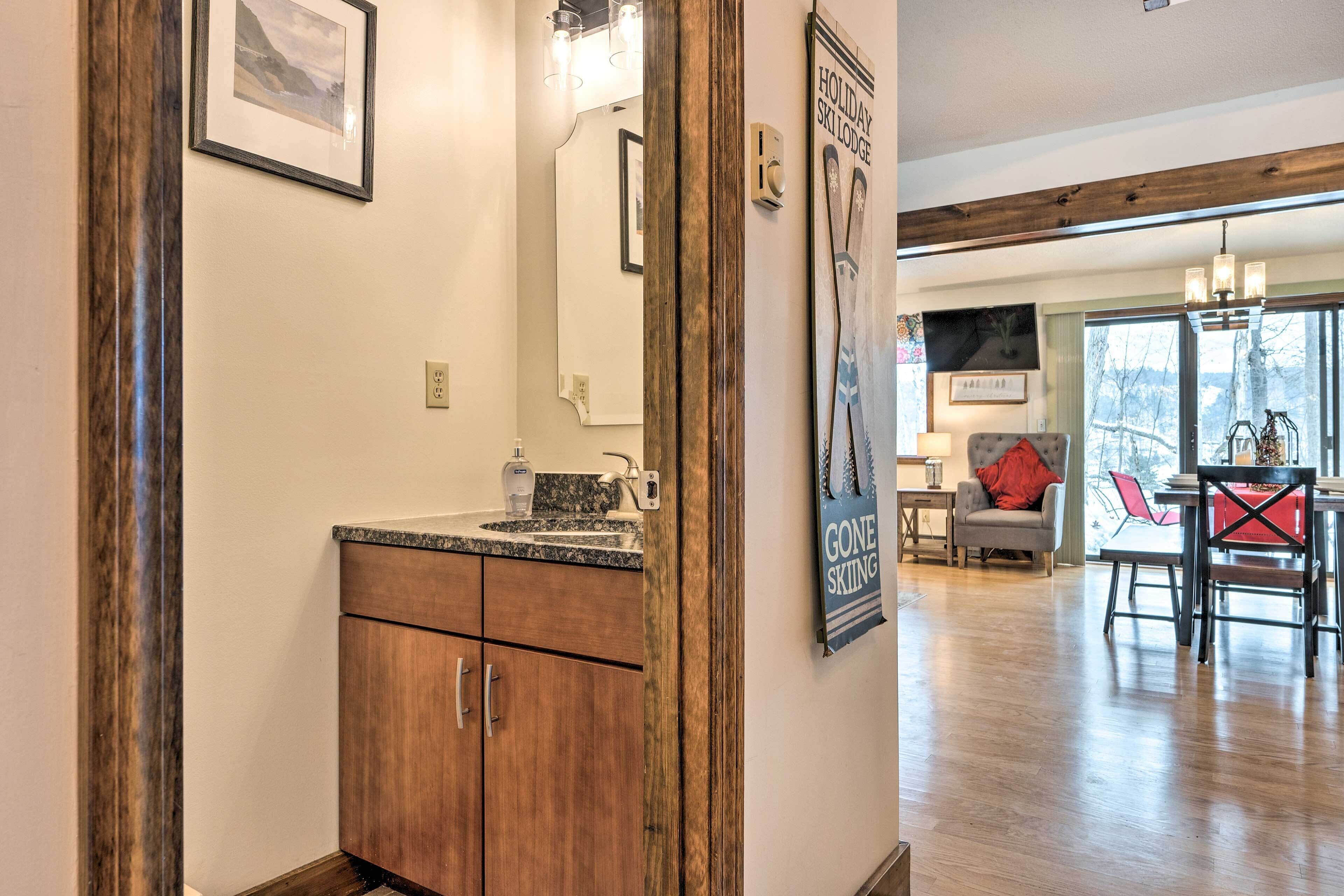 Cozy Hartford Escape - Fire Pit, Near Skiing in Quechee, United States