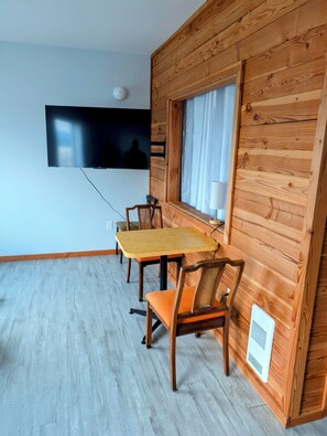 Comfort Apartment, 1 Queen Bed with Sofa bed, Kitchenette, Bay View | In-room dining
