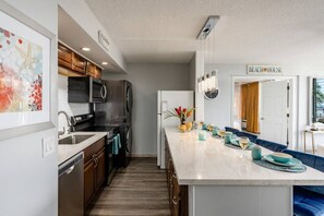 Fridge, microwave, oven, stovetop - Ocean front- Cozy Condo, Prime Location in Kihei! (Kihei)