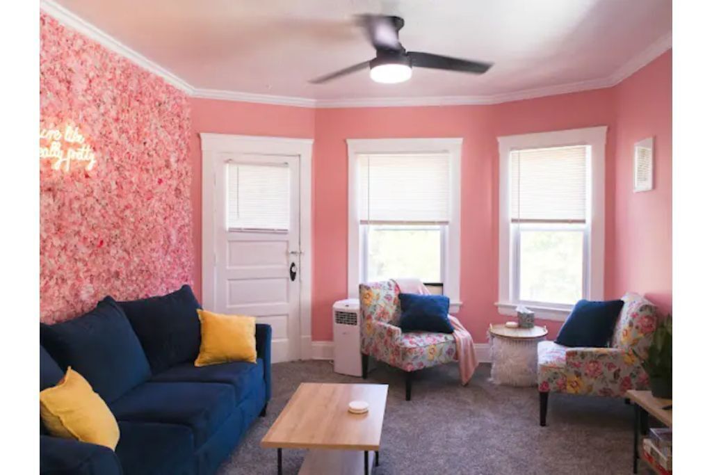 Eclectic Stay in Waterloo Arts District