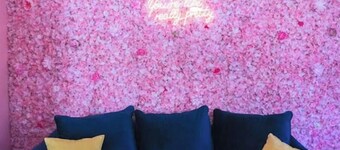 Eclectic Stay in Waterloo Arts District