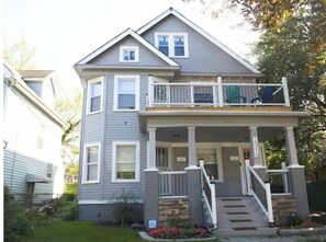 Exterior - Eclectic Stay in Waterloo Arts District (Cleveland)