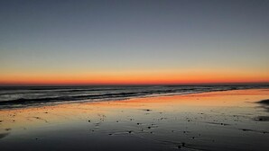 A beach at sunset with waves approaching the shore. - Individual house .  (Le Bois plage)