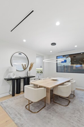 Luxury House, Multiple Beds, Pool Access, Pool View (Curson Modern) | Dining
