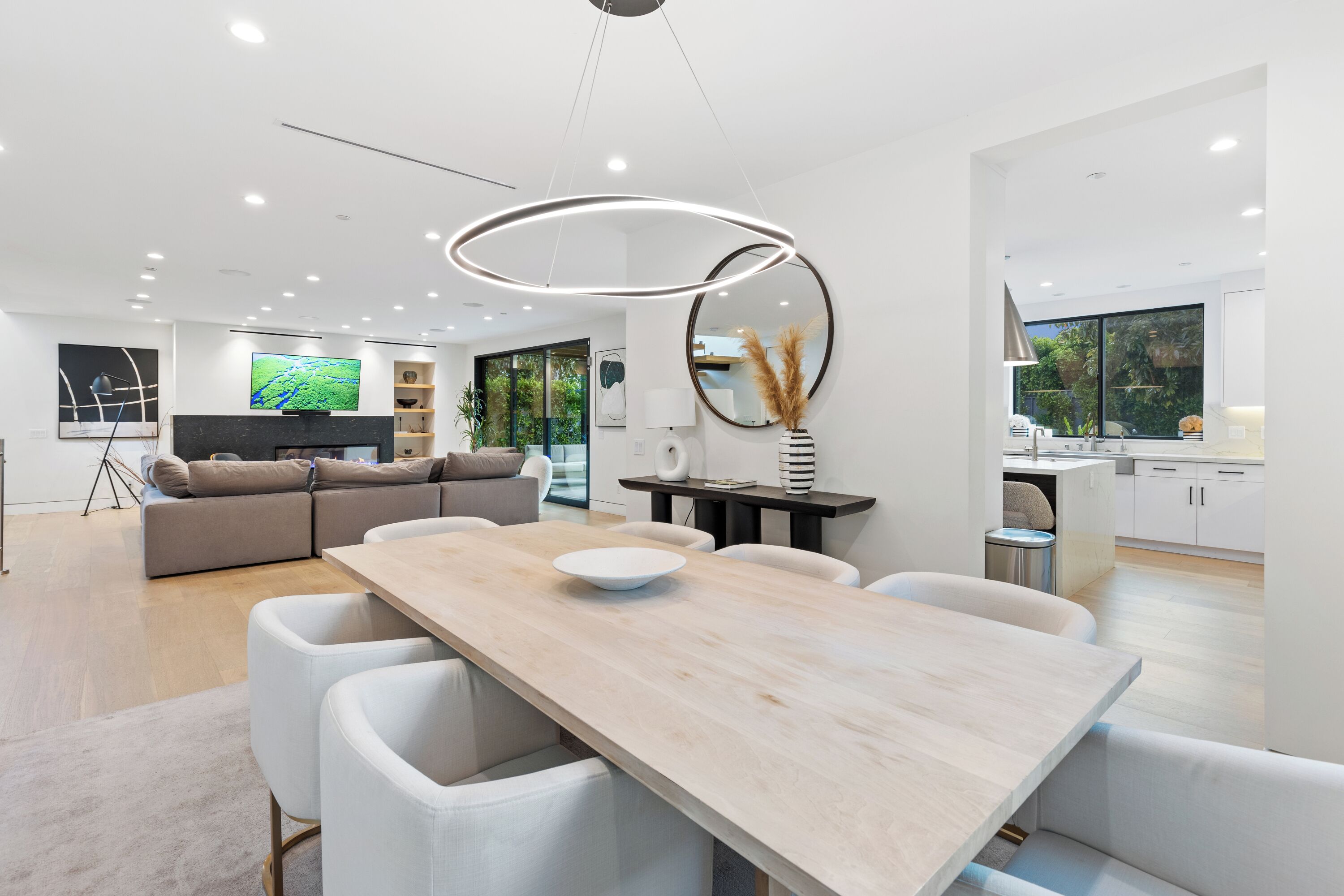 Luxury House, Multiple Beds, Pool Access, Pool View (Curson Modern) | Interior