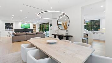 Luxury House, Multiple Beds, Pool Access, Pool View (Curson Modern) | Interior