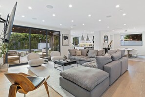 Living area - Curson Modern (Los Angeles)