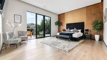 Luxury House, Multiple Beds, Private Pool, Pool View (Willow Glen 2) | 4 bedrooms, individually decorated, individually furnished, desk