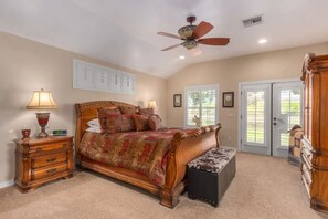 Room - Family-Friendly Farmhouse - 4000 sq.ft + (Queen Creek)