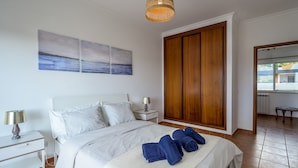A neatly arranged bedroom with a bed, bedside tables, and a wardrobe. - QuietPrivateVilla - superwiffi (Lagos)