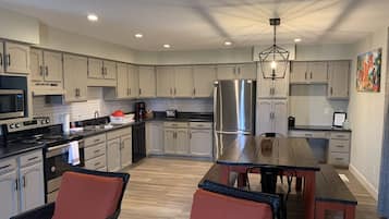 Svit Signature - 2 sovrum - icke-rökare - kök | Eget kök | Kylskåp, mikrovågsugn, ugn och spishäll