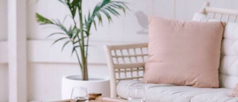 Smart TV, ping pong, books