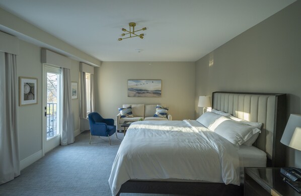 Deluxe Room, 1 King Bed with Sofa bed, Balcony