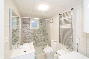 Douche, serviettes fournies