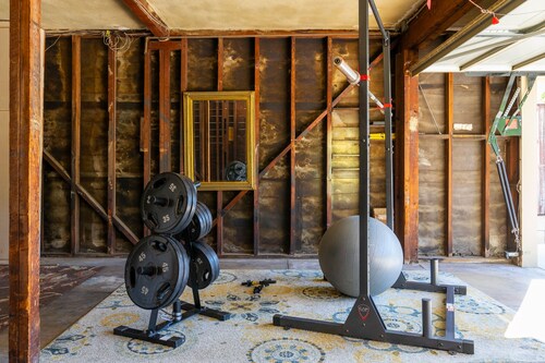 House in Prime Belmont Heights Near Beach w/ Gym and Garage