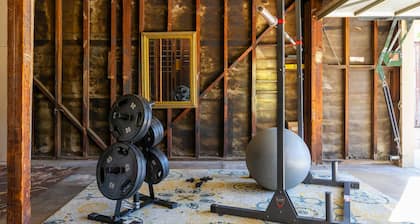 House in Prime Belmont Heights Near Beach w/ Gym and Garage