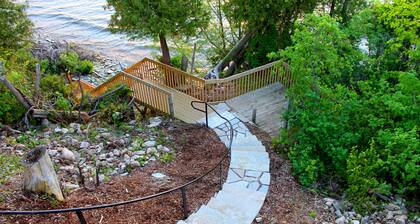 Waterfront Cupola House on the Bay in Tranquil Southern Door.