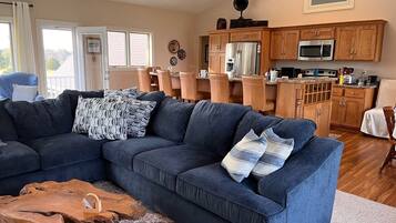 Smart TV, fireplace, video games, DVD player