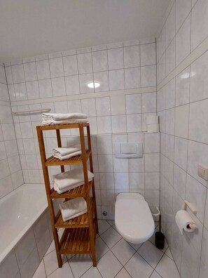 Doccia, asciugacapelli, asciugamani, sapone