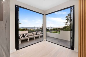 Luxury House, Multiple Beds, Pool Access, Ocean View (Sea Vista) | Interior