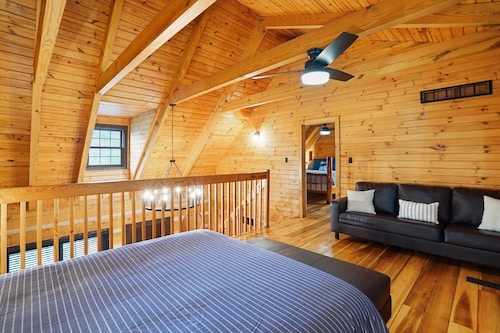Hemlock Log Cabin on 5 Secluded Acres