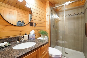 Badewanne, Haartrockner, Handtücher