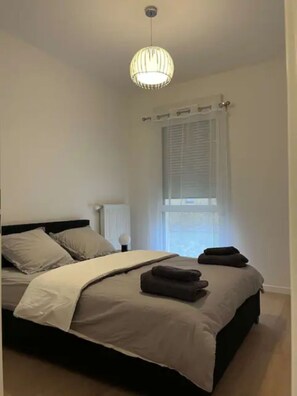 2 makuuhuonetta, silitysrauta/-lauta, ilmainen Wi-Fi, vuodevaatteet