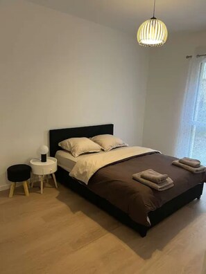 2 bedrooms, iron/ironing board, free WiFi, bed sheets