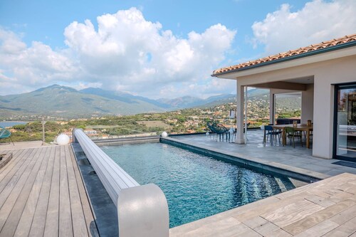Villa Terra Bella piscine chauffée et vue mer