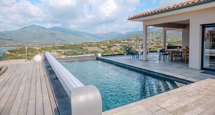 Villa Terra Bella heated pool and sea view